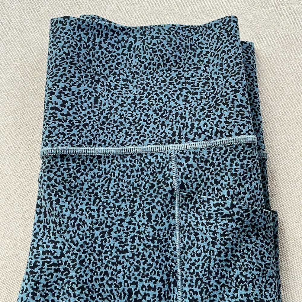 Athleta Textured Salutation Stash Tights Small